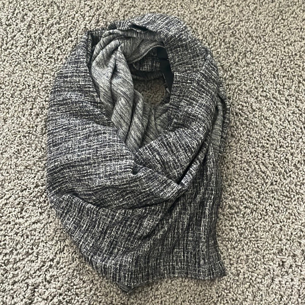 Lululemon vinyasa scarf